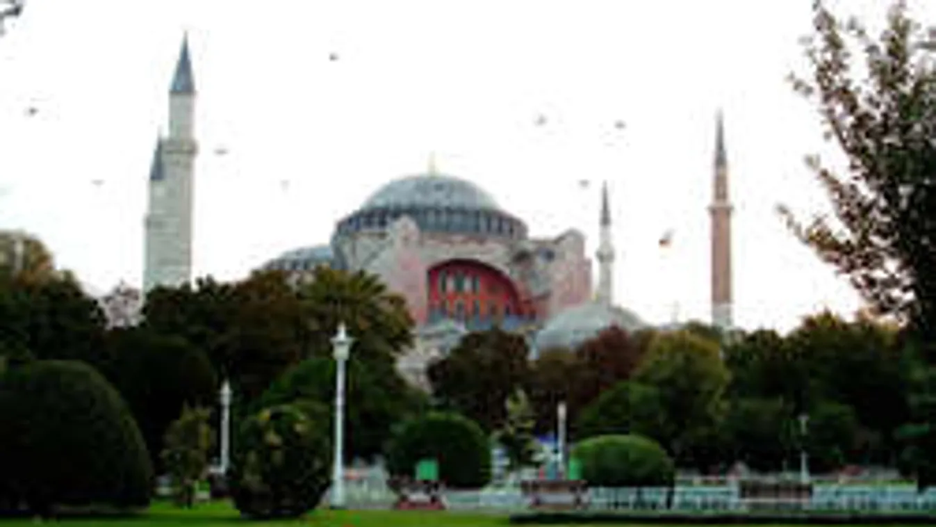 Nagy erejű robbanás Isztambulban, a Kék mecset közelében