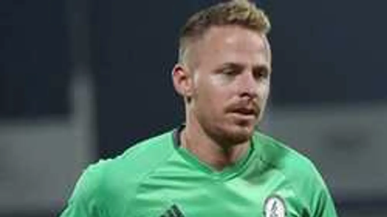 Egyedül érkezett Dzsudzsák a focikapus esküvőjére