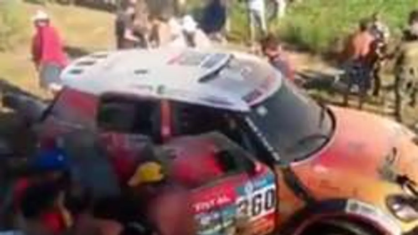 Szörnyű tömegbaleset a Dakar-ralin, a nézők közé csapódott egy autó
