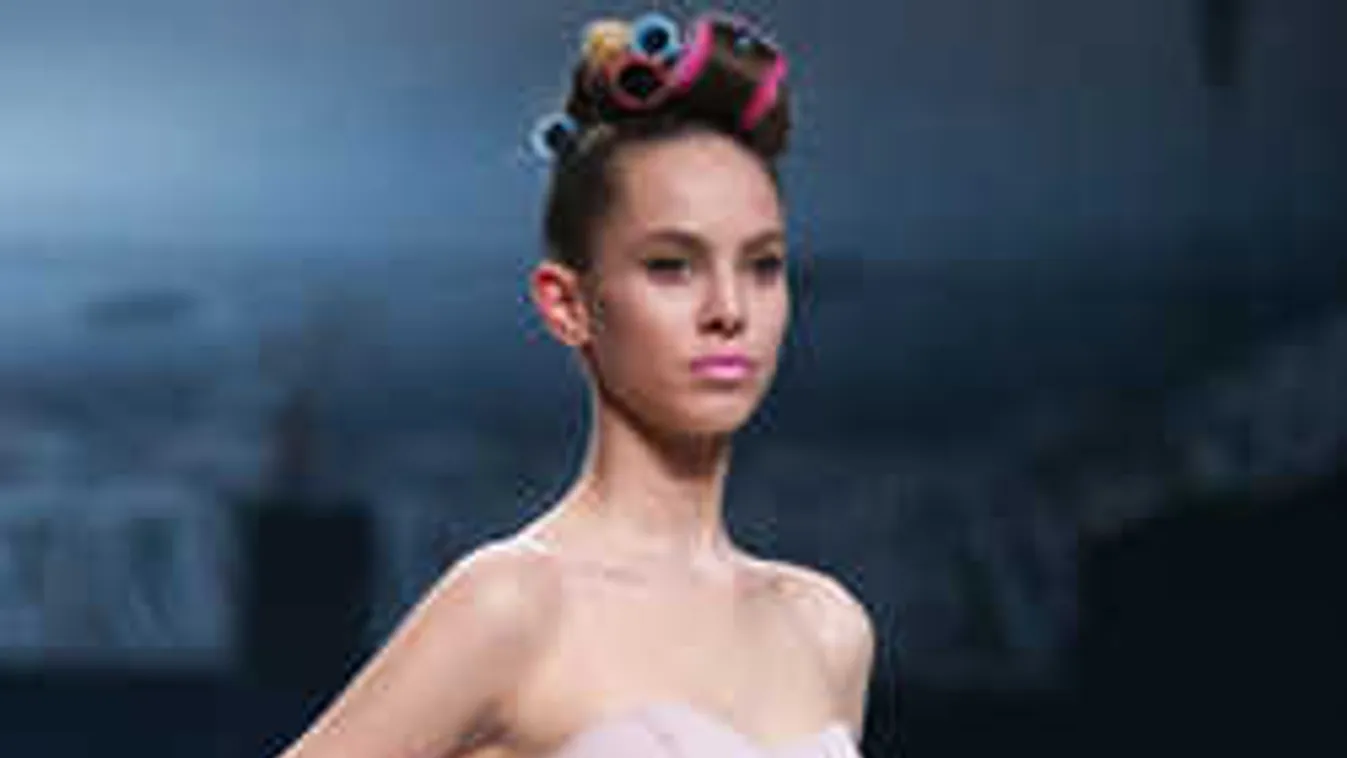 Visszatért a 70-es évek nagy szoknyadivatja