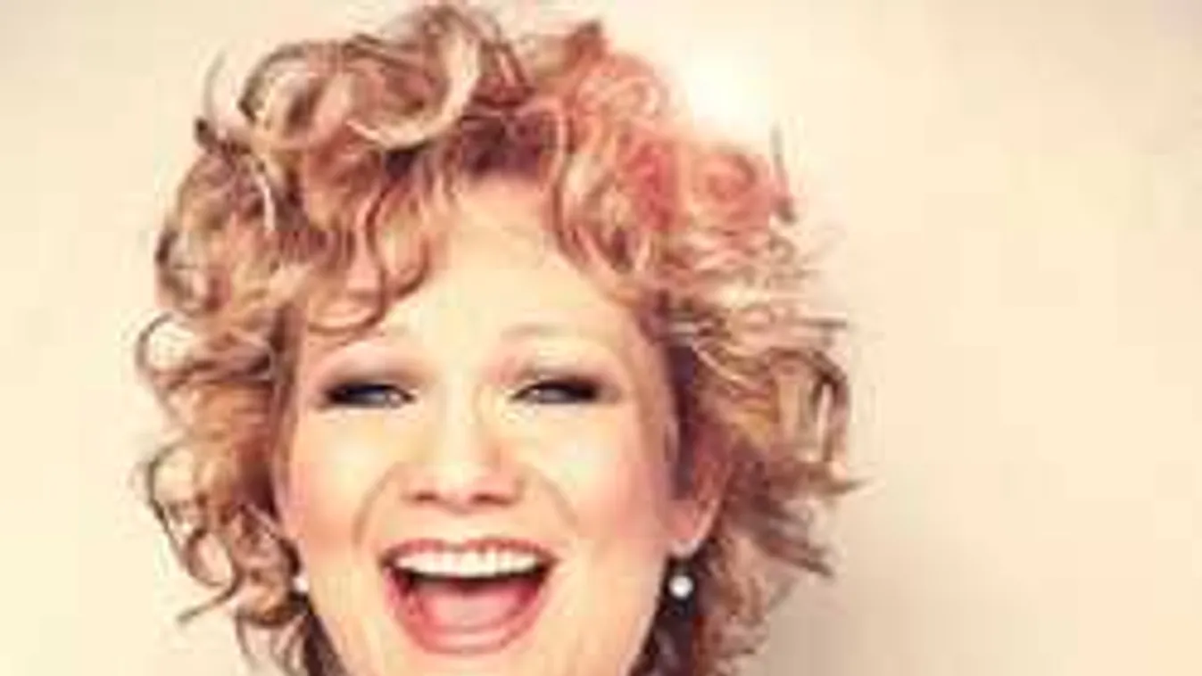 Édesapja halála után a munkába menekült a magyar színésznő