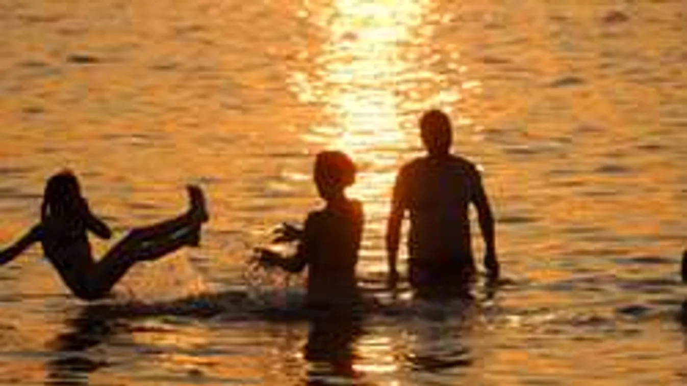 Pánikszerű strandbezárás a Velencei-tónál!