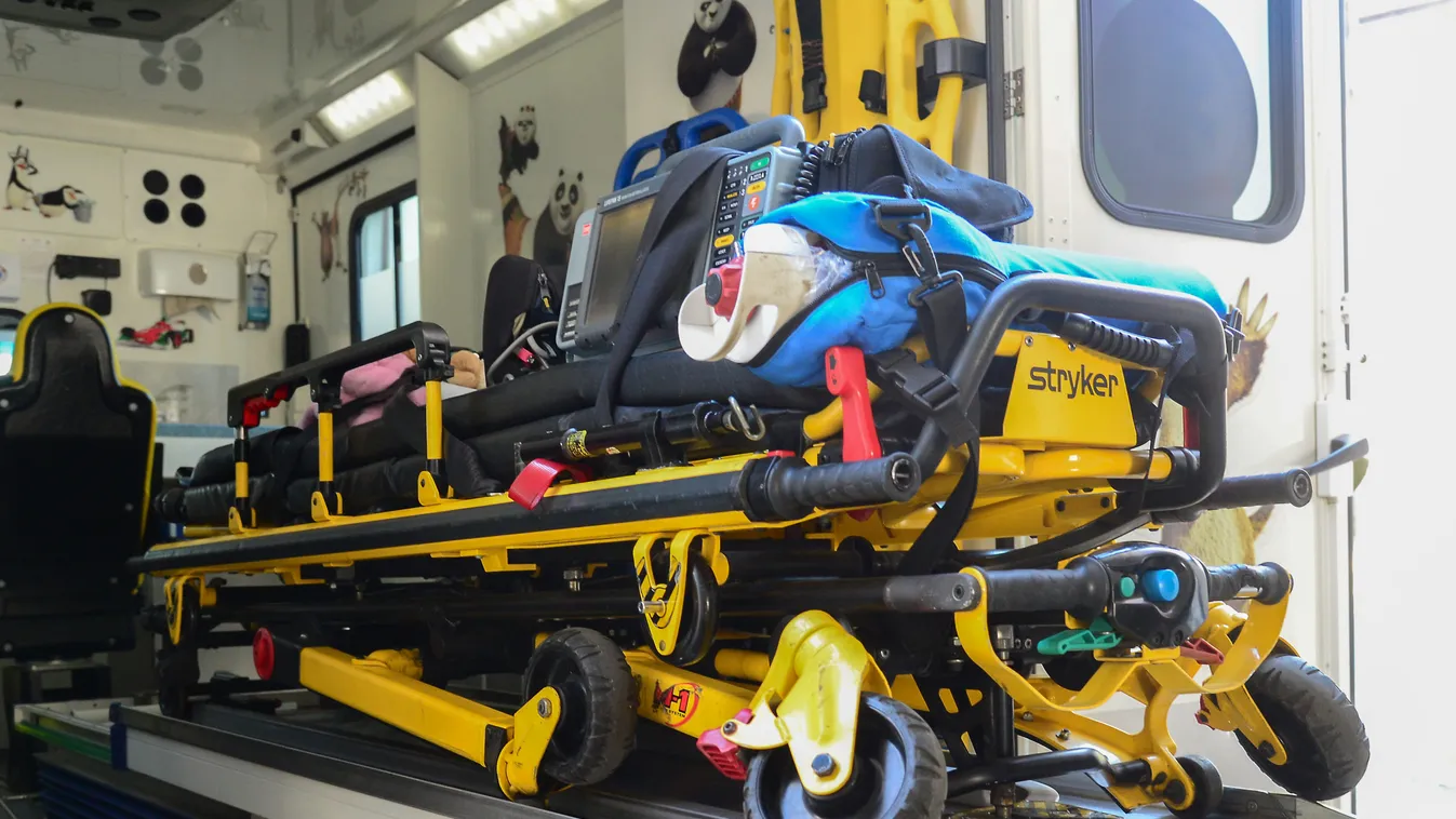 Gyermek hordágy lesz az adventi koszorúkból