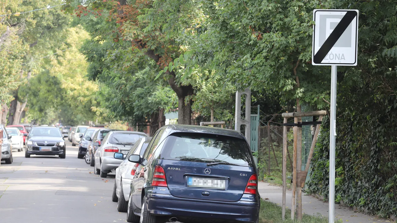 Kocsitároló lett a csöndes kertvárosból