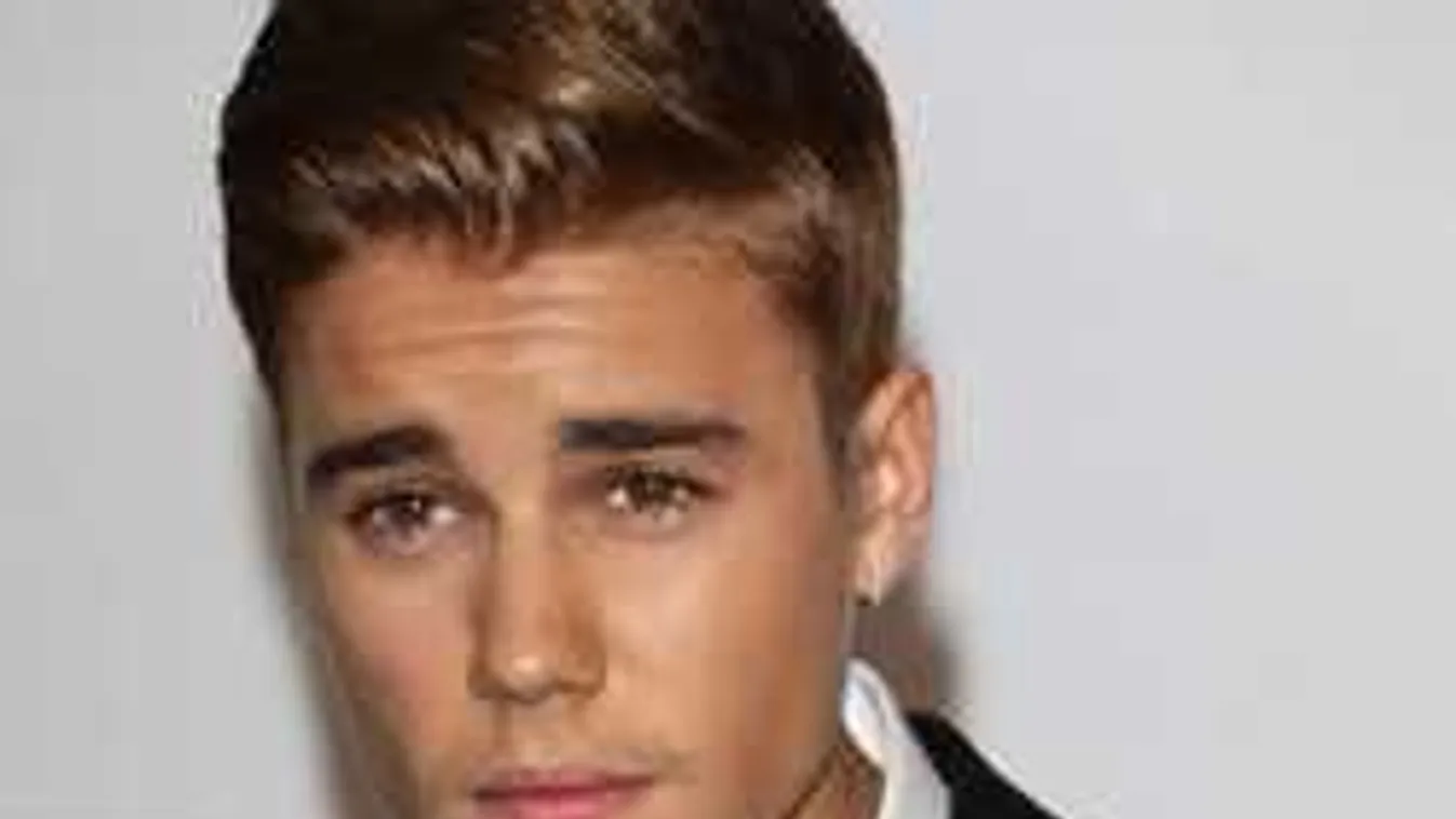 Kiakadtak a rajongók Justin Bieber új csajától!