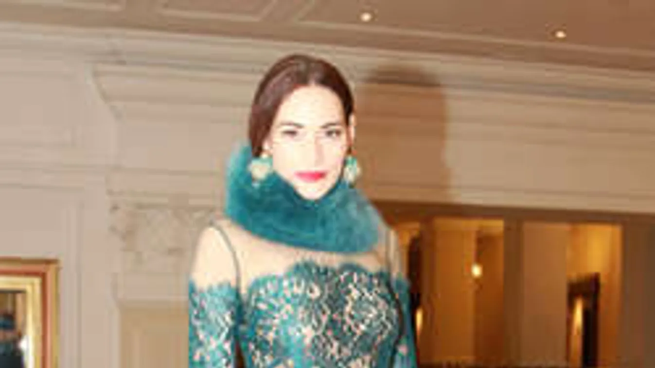 Új párjával és nyolcfős családjával nyaral  Görög Zita