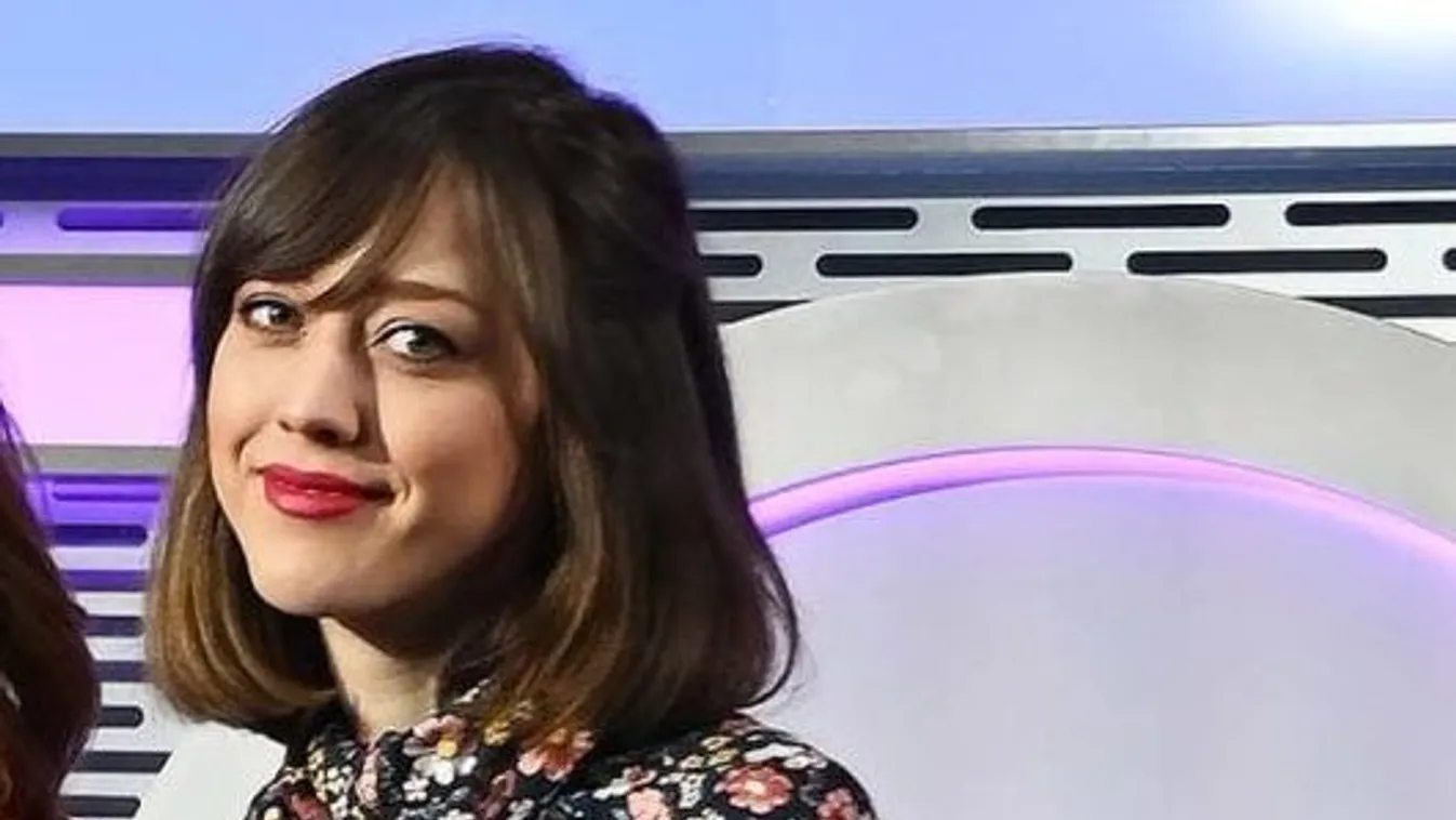 Annyira ciki: Beégett közönsége előtt a magyar énekesnő, ez történt