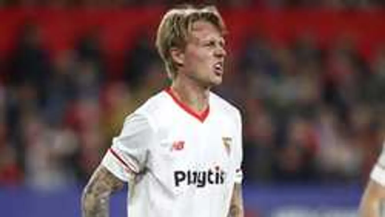 Meccs közben kapott férfiasságához a bővérű focista, vajon mi történhetett?