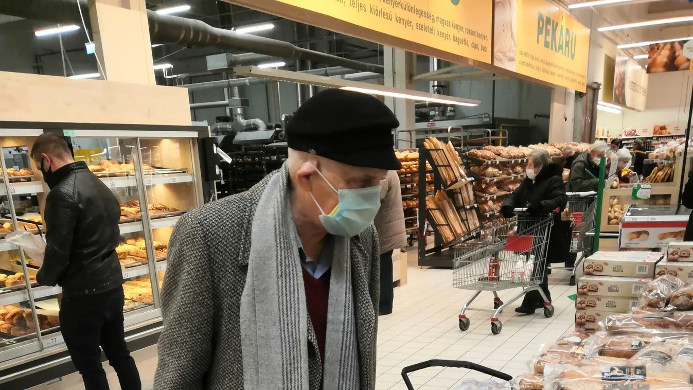 Így trükköznek a karácsonyi bejglivel a multik – figyelj, amikor kész sütit veszel!