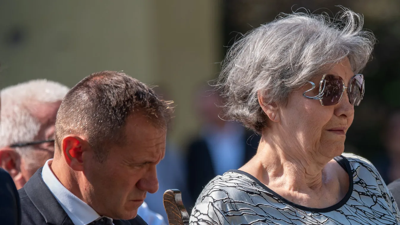 Kitört a háború? Ezt üzente Pártos Csillának Pécsi Ildikó fogadott fia