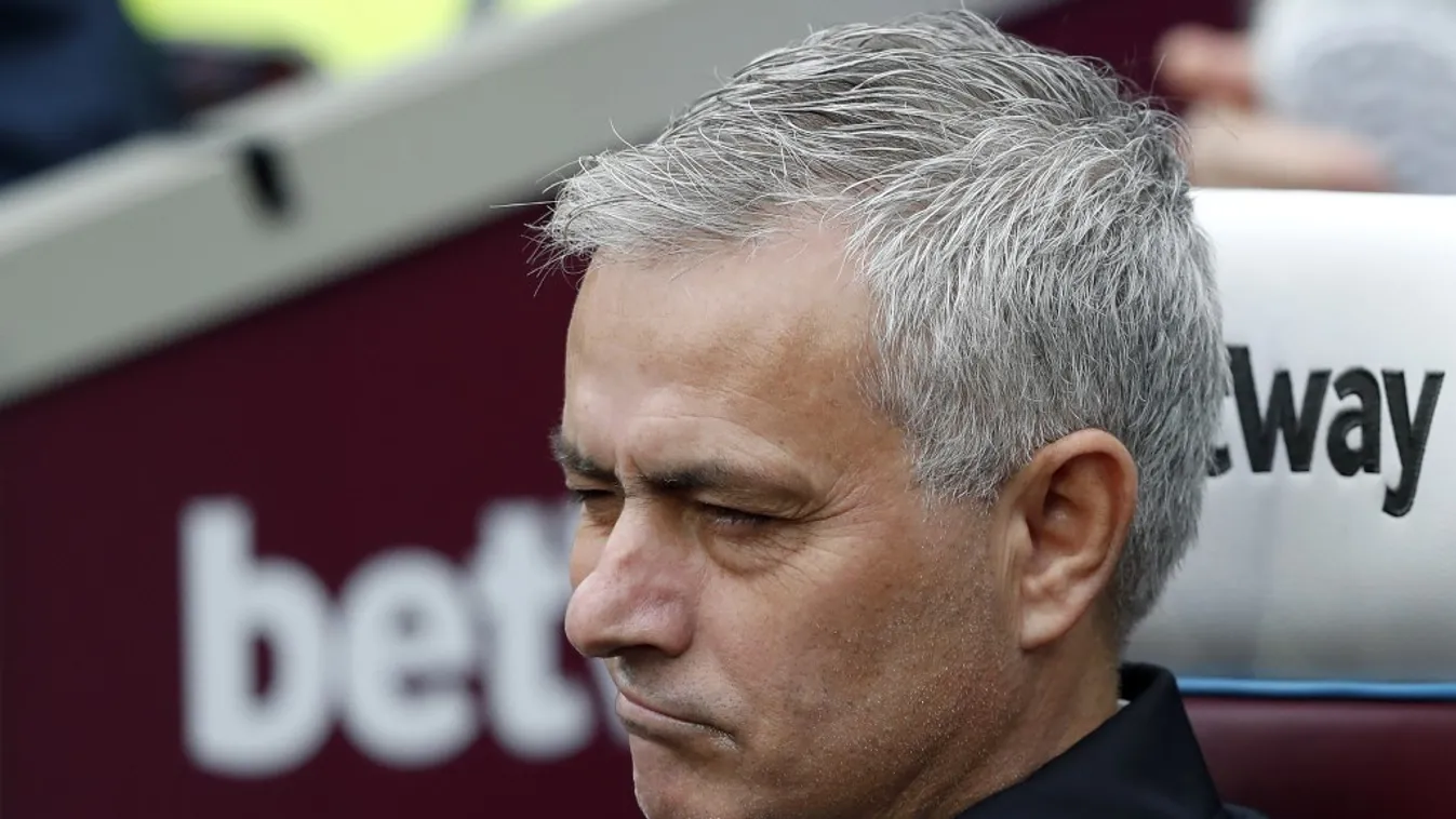 Mourinho őrjöngött az öltözőben, meccs közben hazament a durcás játékosa