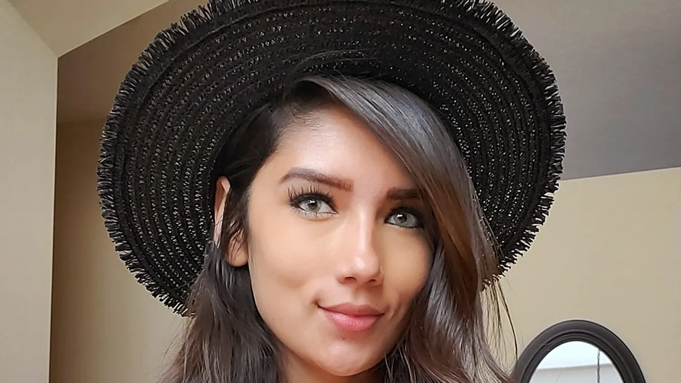 Hatalmas keblek, mellbimbókat villantott a bevállalós edzőlány