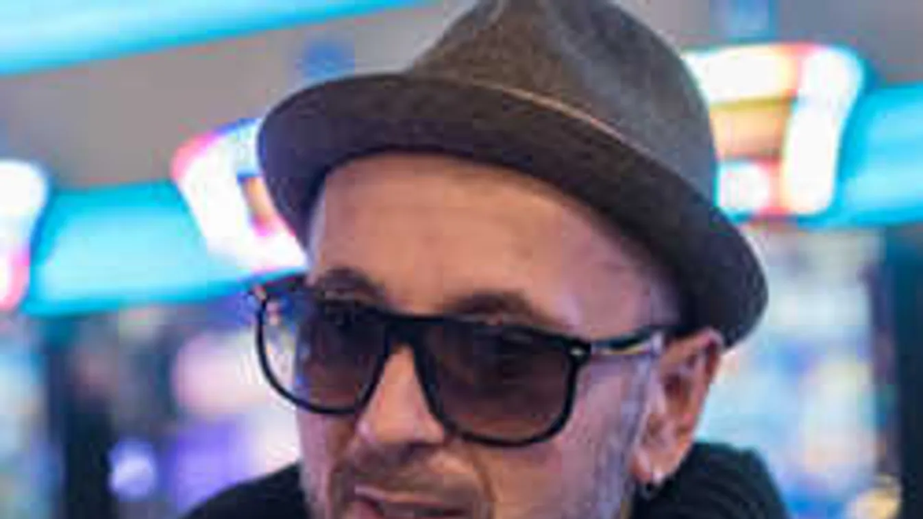 Majka berezelt a szállodában