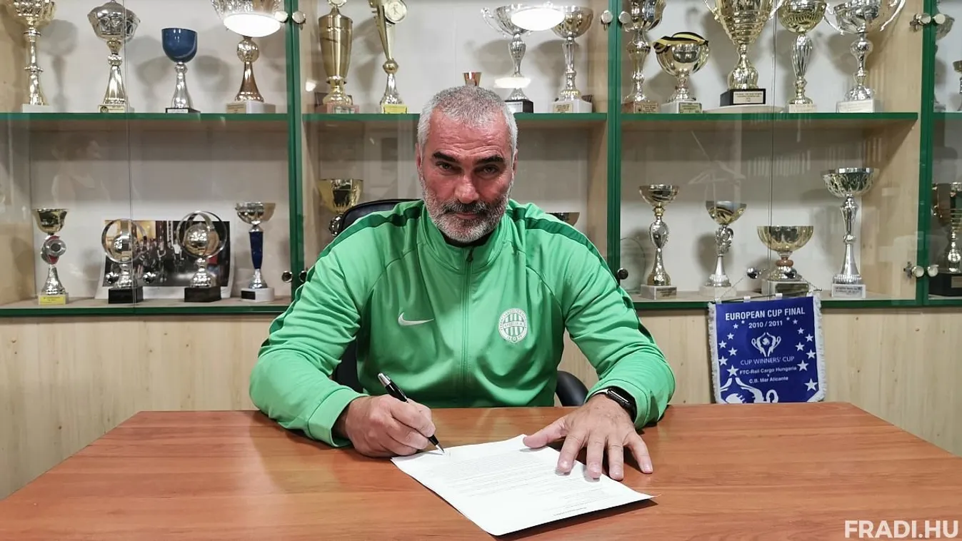 Nagy bejelentés a Fradinál, hosszabbított a sikeredző