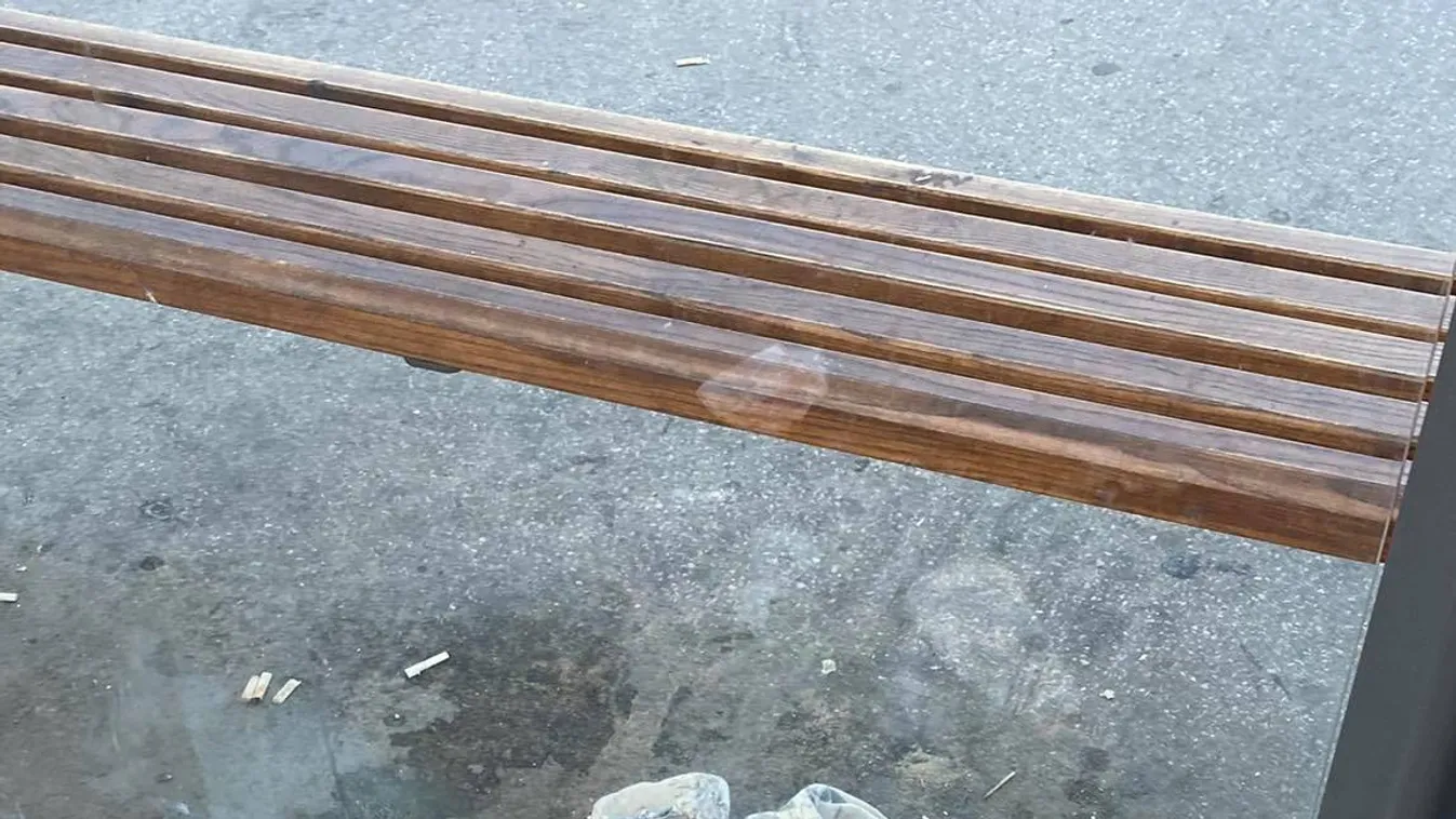 Undorító, mit művelnek emberek a buszmegállóban – elképesztő videó