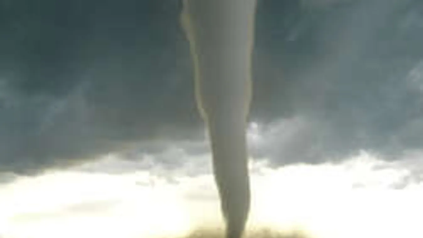 Tornádó csapott le a pályára meccs közben - videó