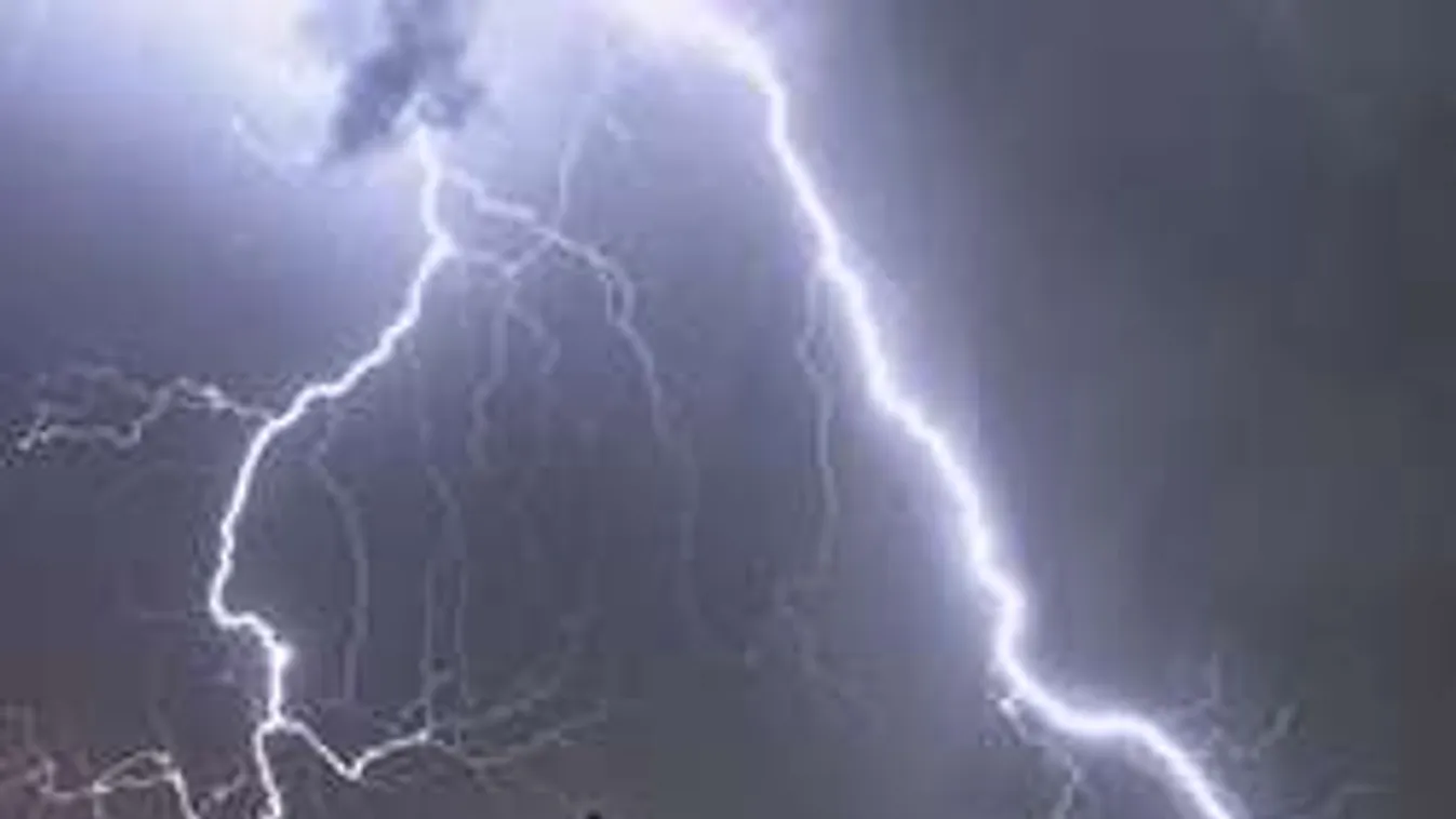 Döbbenetes villámzápor Budapest felett, ilyet még nem láttál!