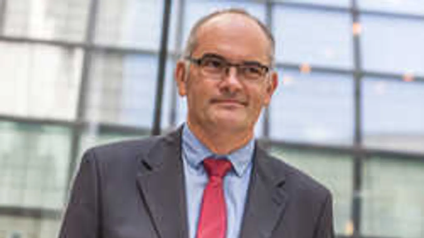 Hoppá, itt tér vissza a képernyőre a népszerű magyar műsorvezető