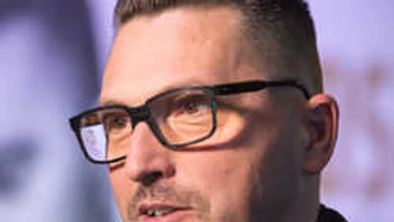 Nehezen fogadták el fiuk hivatását Ákos szülei