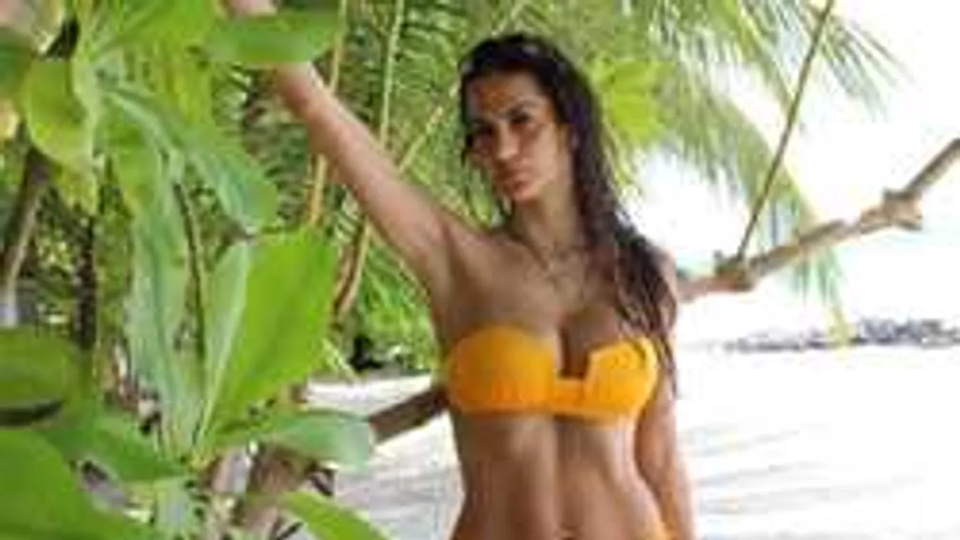 Sztárfocistát szeret a dögös kriminológus szépség