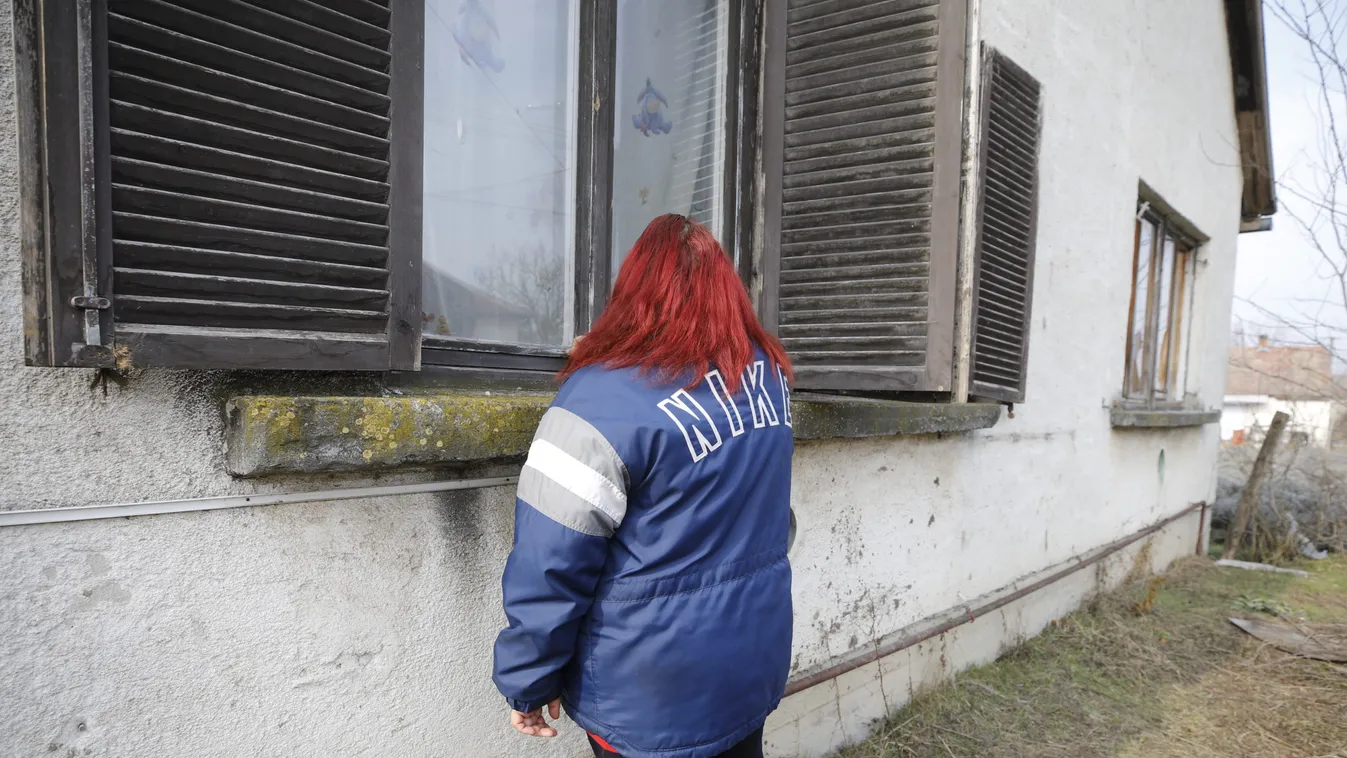 Ablakon keresztül bukott le a pedofil férfi