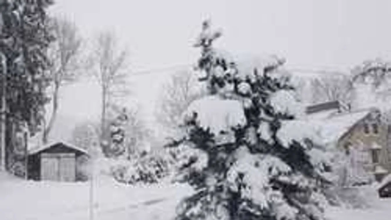 Elképesztő fotók: Miközben nálunk süt a nap, az Alpokban 70 centi a hó