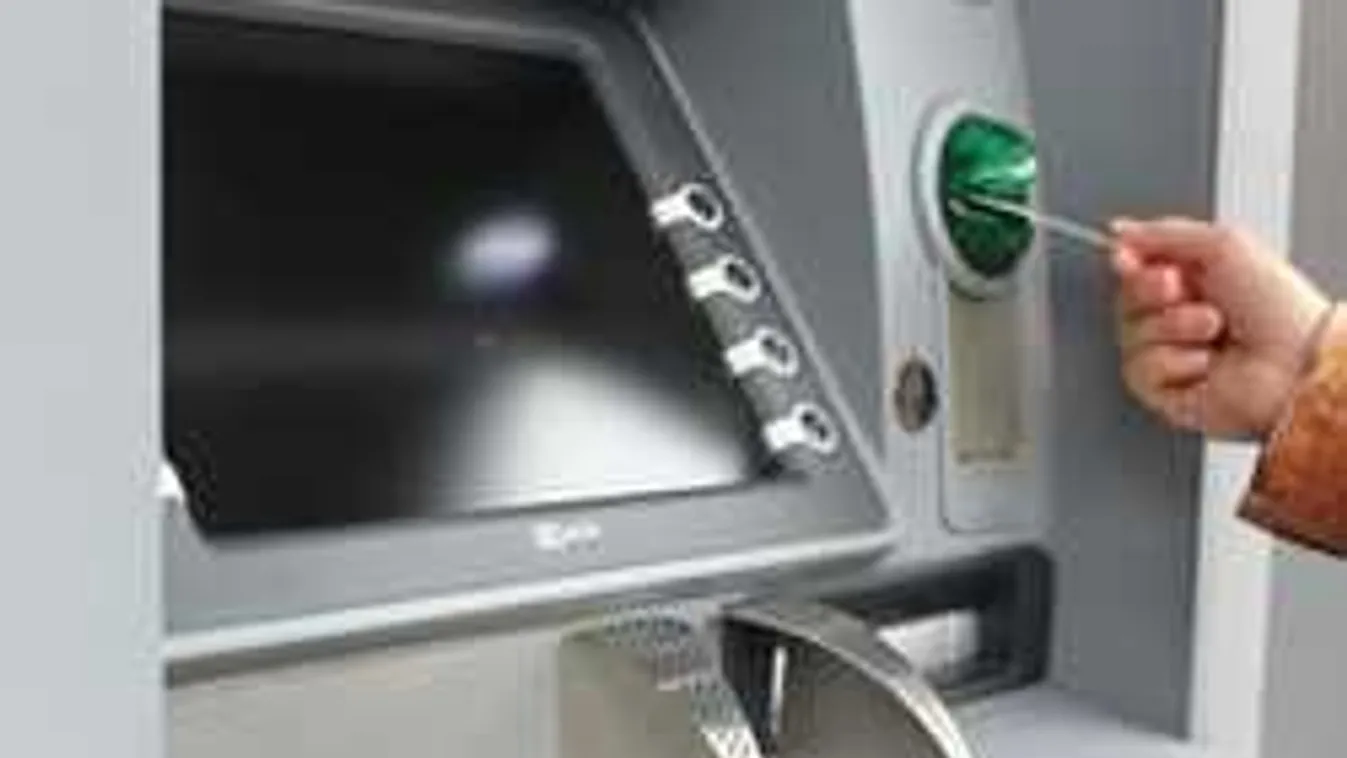Órákra beragadt egy férfi a bankautomatába