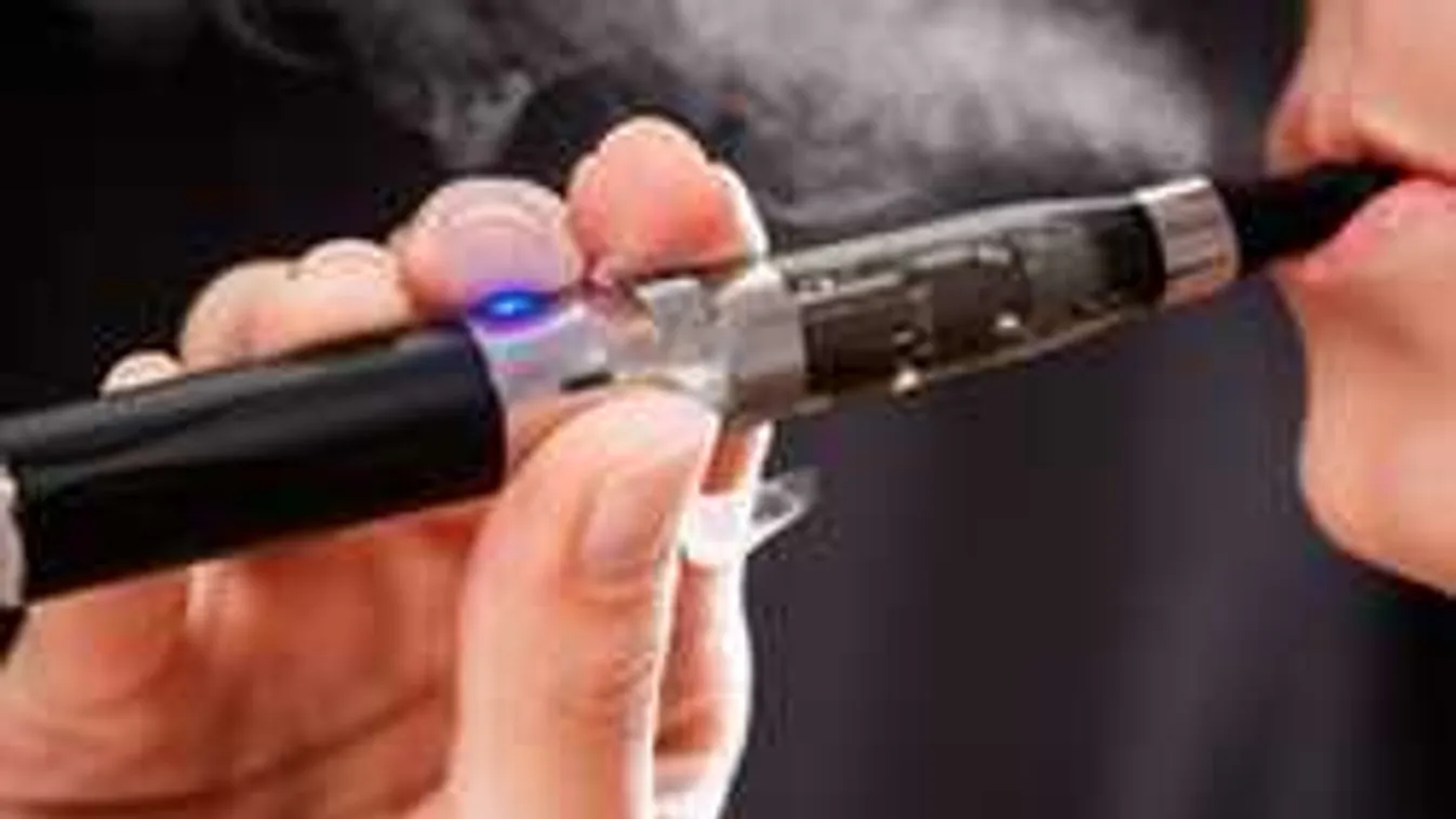 Felrobbanó elektromos cigi okozott pánikot a metróban! - videó