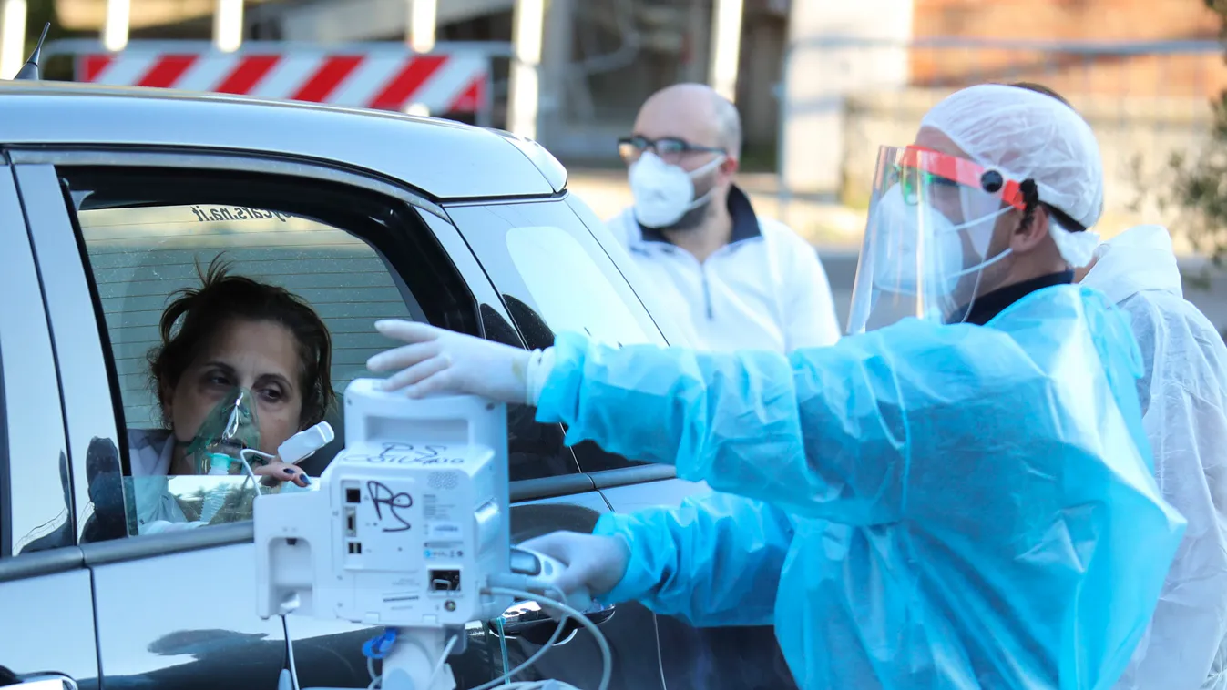 Doctors give oxygen to a patient with suspected covid-19