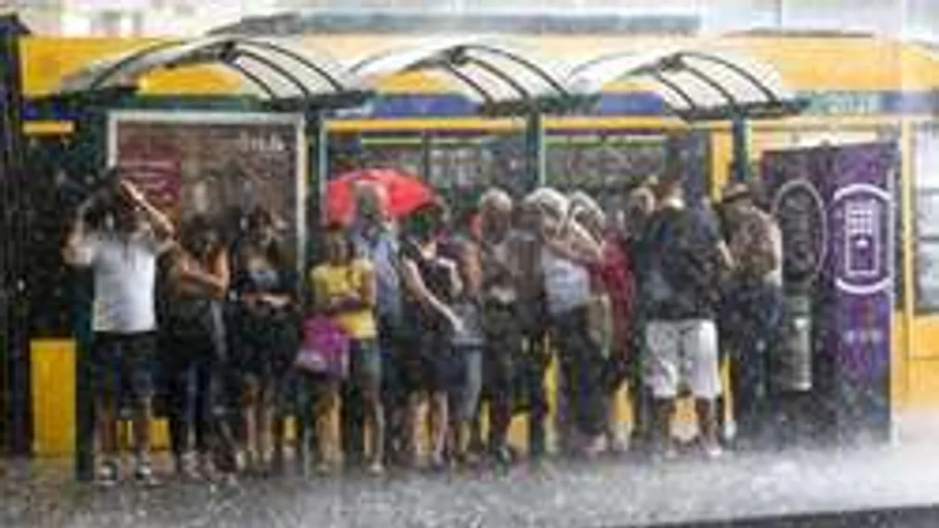 Brutális zivatar közeledik felénk! Egyhavi eső zúdul Magyarországra