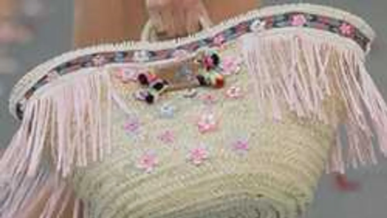 Újra itt a 80-as évek! Ezt a divatot megint imádják a nők