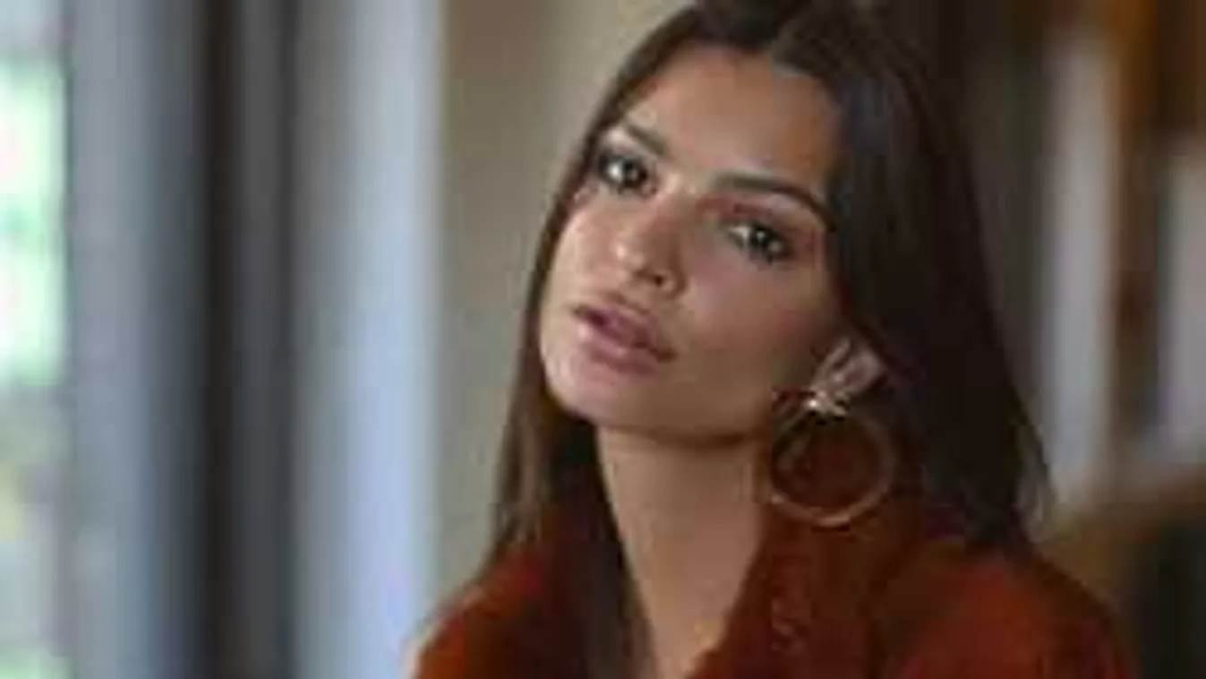 Ez már nem is a valóság, Emily Ratajkowski megint szexibb lett