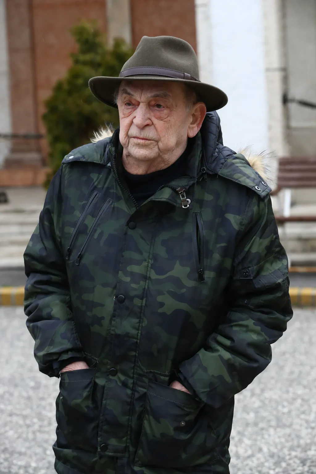 4B90A3A1-ADD5-4677-A137-D8205A094A8B