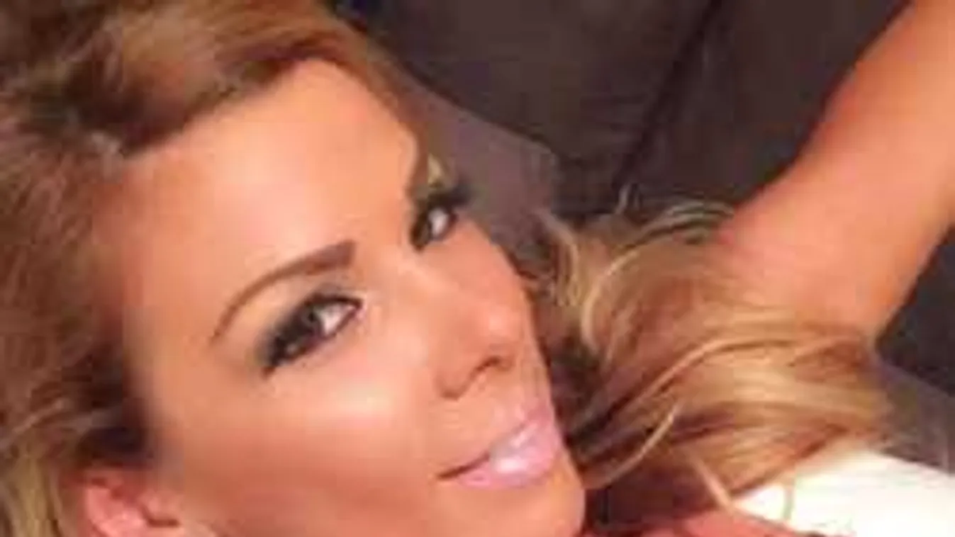 Formás fenekét és mellét is megmutatta a magyar sztáranyuka