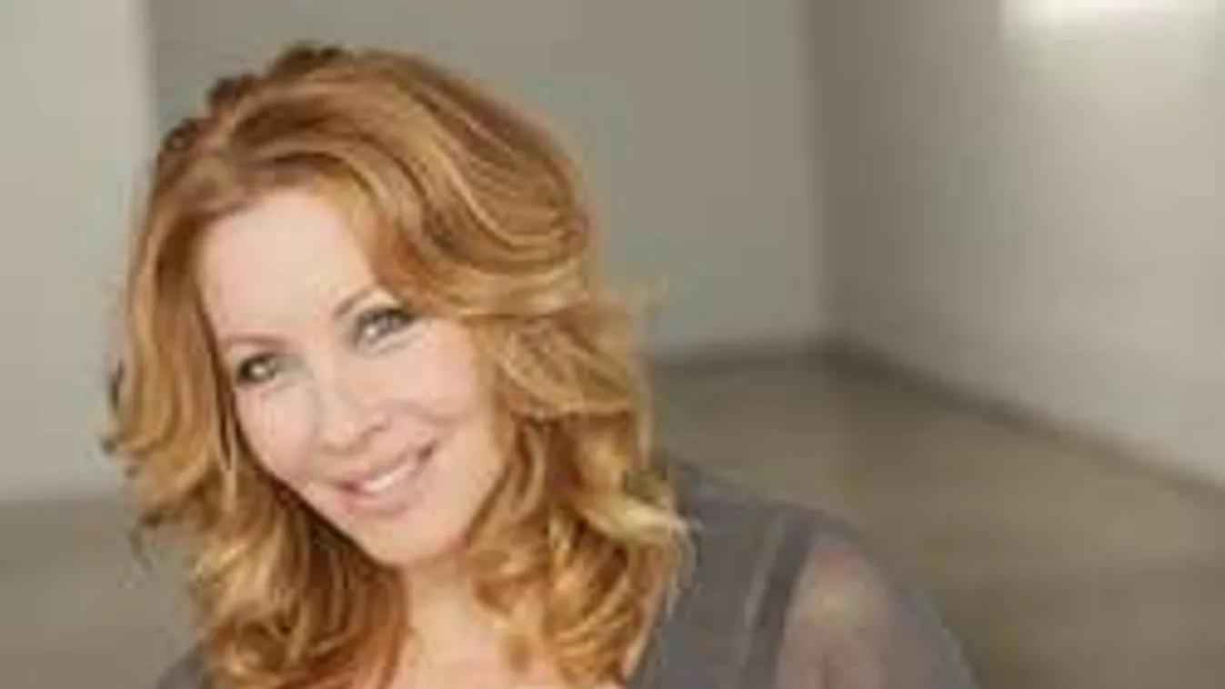 Mellbedobással hódít az 58 éves filmcsillag