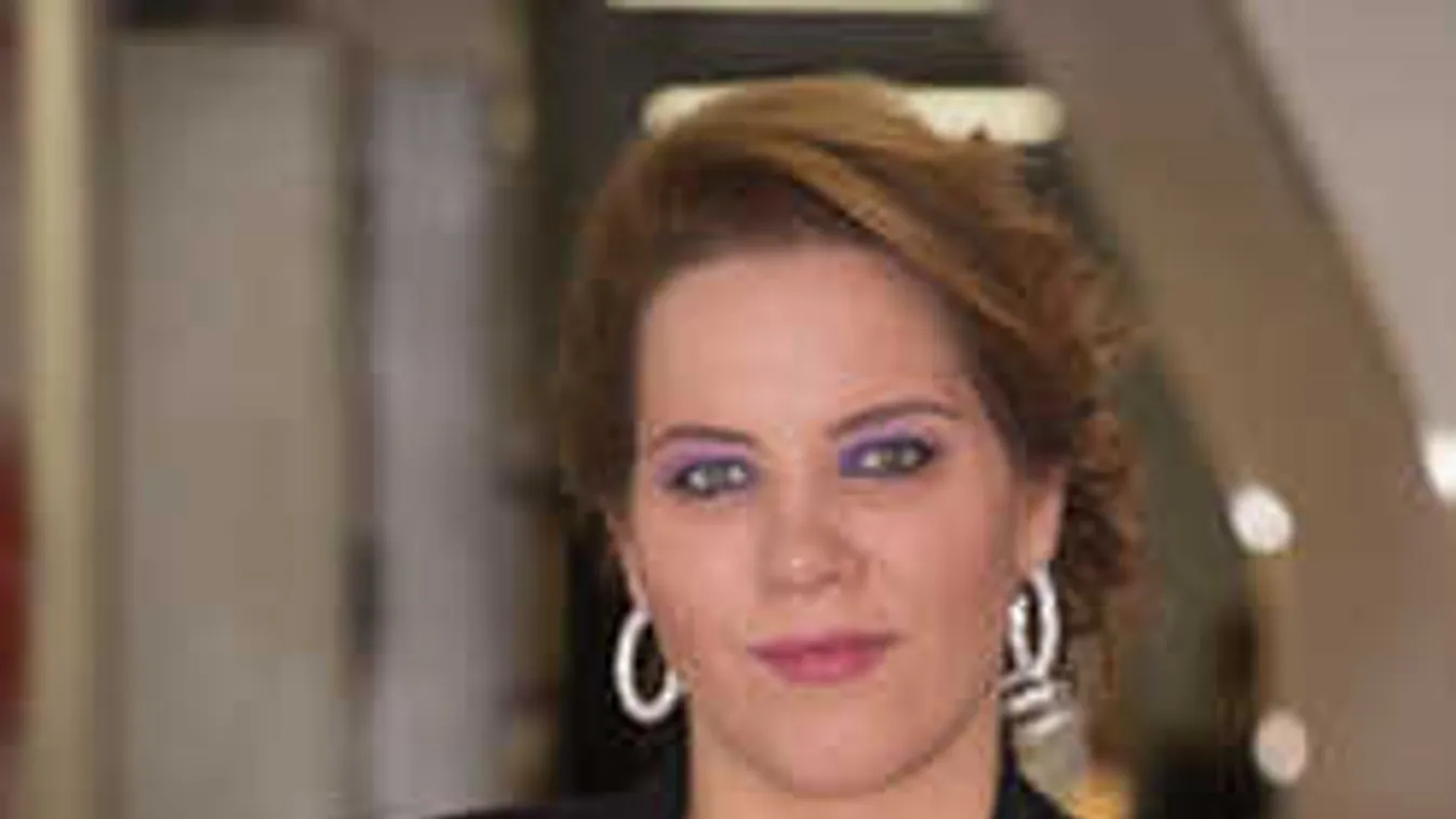 Bomba nő lett, mégis egyedül van Tóth Vera