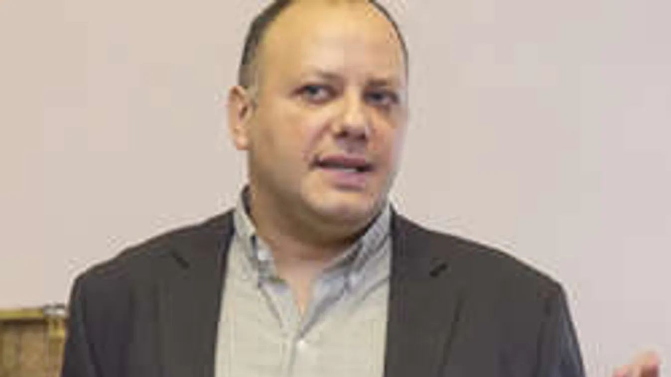 Rejtélyes sérülések borítják Damu Roland feleségének arcát