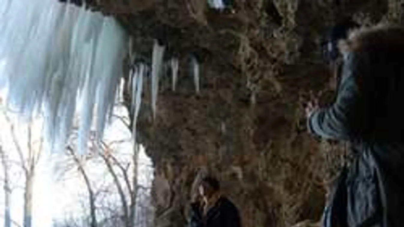 Hó és jég minden mennyiségben! Kezd befagyni az ország!