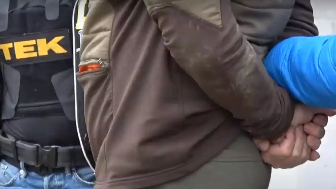 Gomba helyett kannabiszt termesztett anya és fia Budapesten – fotó