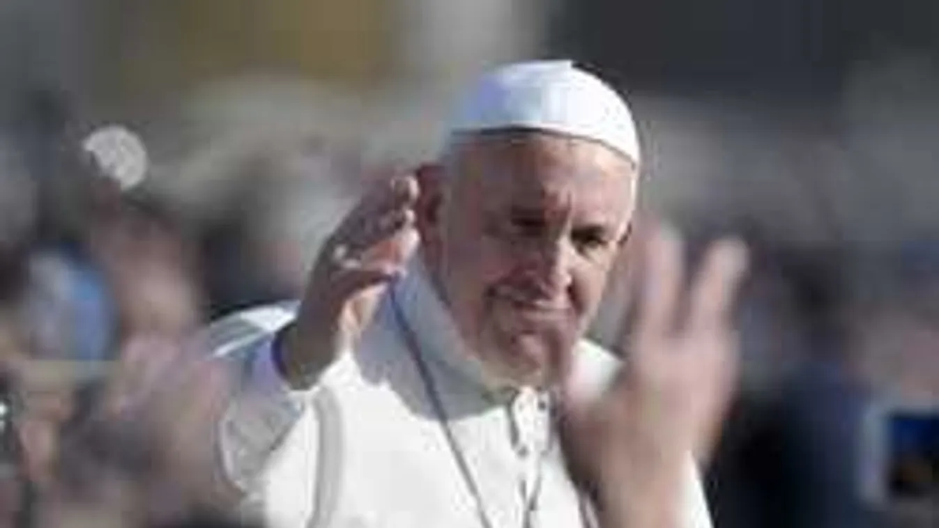 Elképesztő, ez a magyar felirat lesz a pápa ruháján