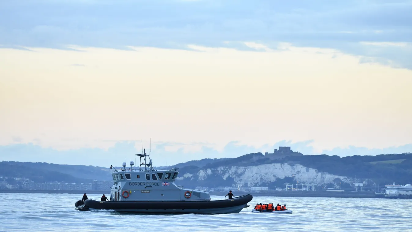 Döbbenetes adat: migránsáradat a La Manche csatornán