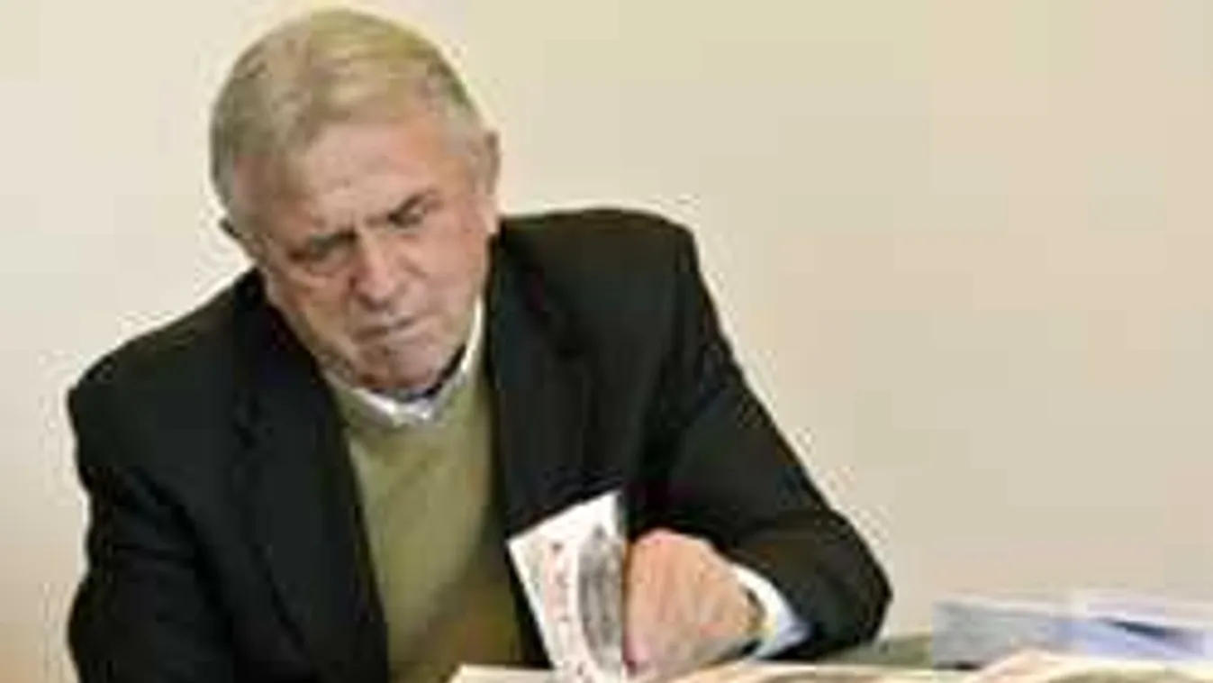 Szomorú hír, ezért szállították kórházba Mészöly Kálmánt