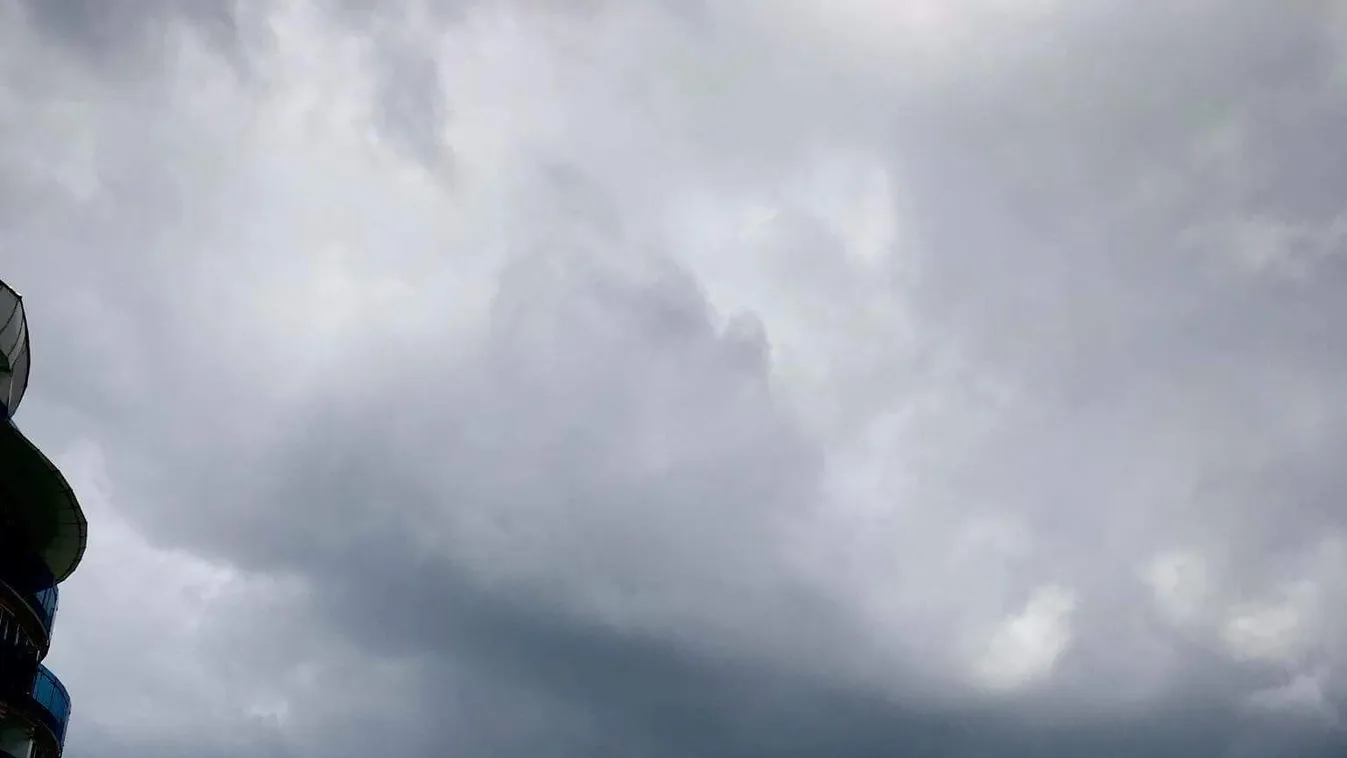 Hatalmas tornádó riogatja a magyar turistákat!