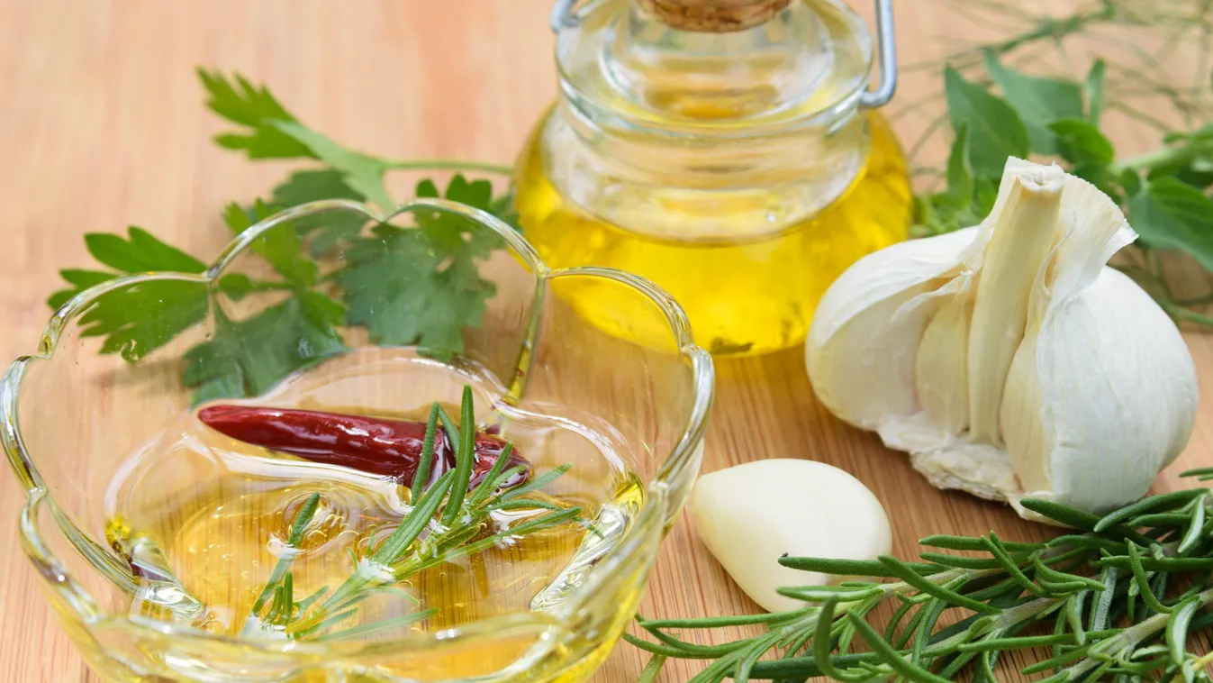 Olive,Oil,With,Spice,And,Herbs