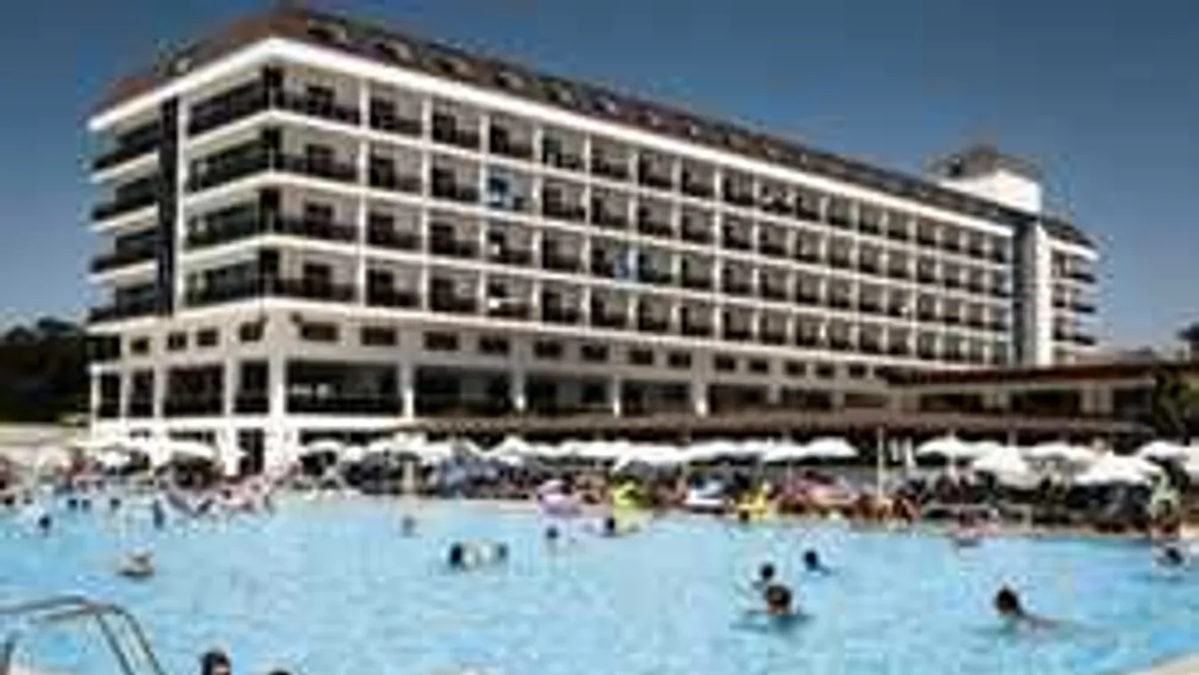 Dráma a nyaraláson: a halálba zuhant a férfi