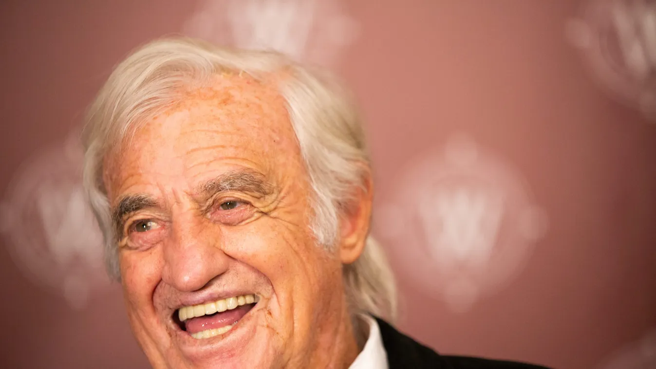 Jean-Paul Belmondo reçoit un Gant d'Or d'Honneur lors de la cérémonie des Gants d'Or a Bruxelles