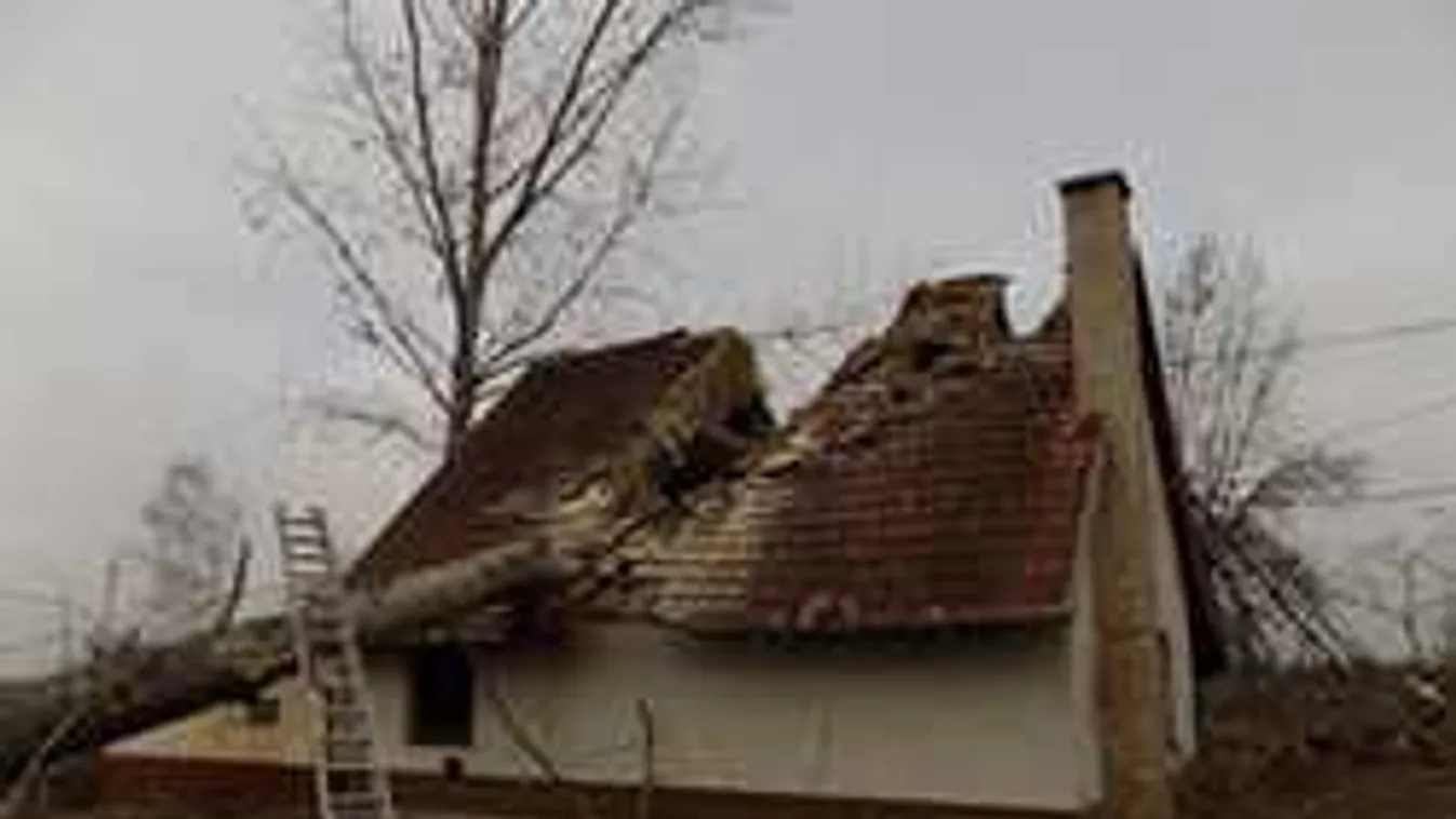 Rettenet Pest megyében, kettészakadt egy ház