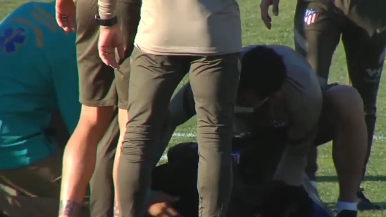 Pánik az edzésen, összeesett a válogatott focista – videó