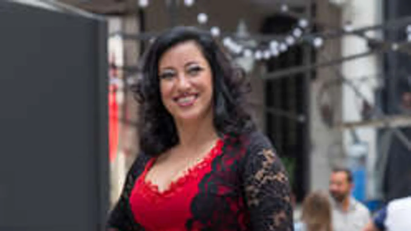 Sokkot kapott az ultrahang után a terhes magyar énekesnő!