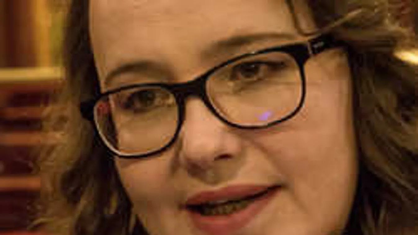 Meztelenül üzent a kádból a népszerű magyar színésznő